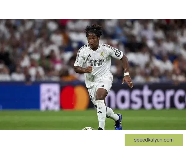 恩德里克在新赛季表现稳健，持续受到足坛关注与期待。